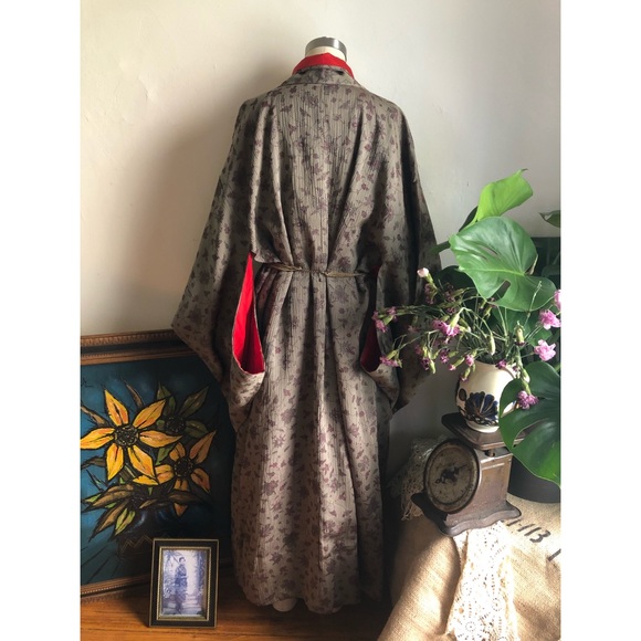 Victorian Silk-Floral Vintage Japanese Kimono - Picture 5 of 8